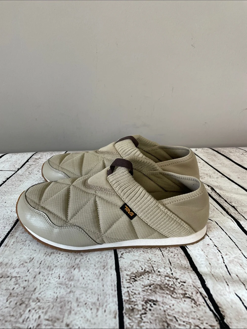 Teva ReEmber Slip-On Quilted Collapsible Heel Women’s 10 Puffer Shoe in Beige